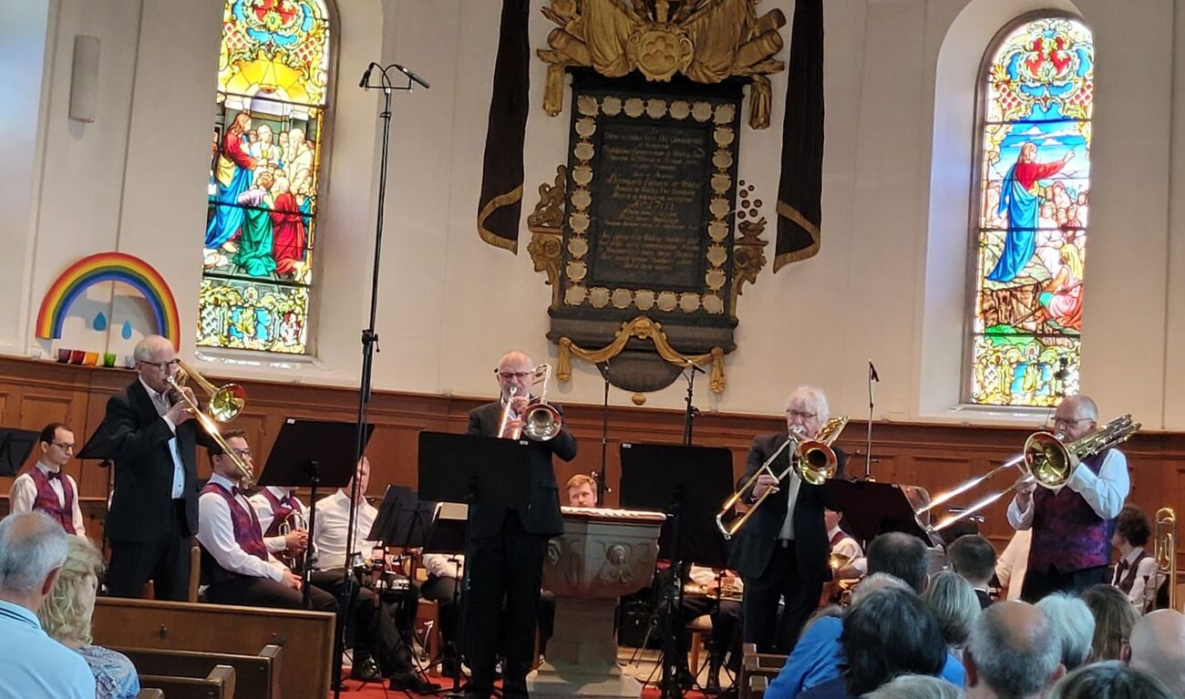 Funbones und Musikgesellschaft Holderbank beim Frühlingskonzert in der Kirche